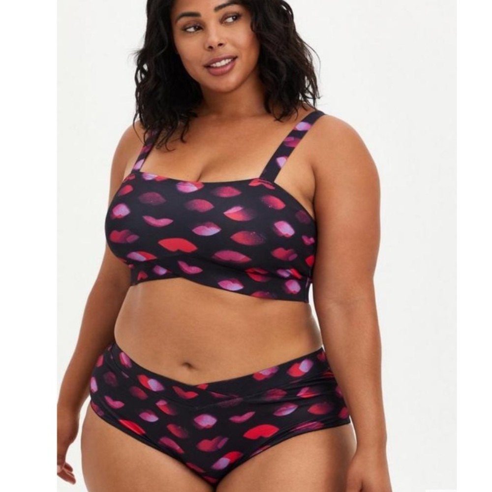 NWT Torrid Microfiber Watercolor Lips Black Mid-Rise Cheeky Panty & Bralette Set
